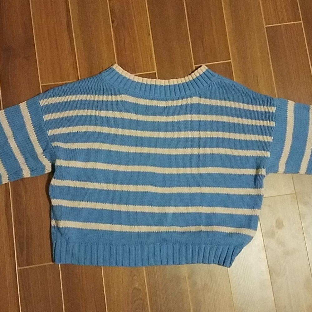 Blue and pink cropped sweater - Picture 2 of 4